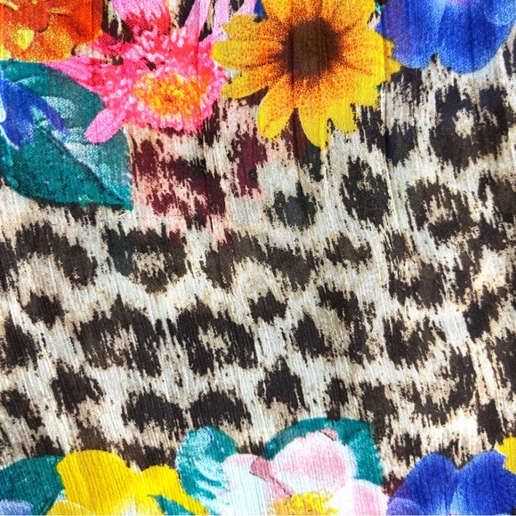 Bebe 2B Floral Animal Print Button-Up Pleated Tank Top - Picture 7 of 7